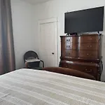 Private Rooms At Miami, Buena Vista With Parking