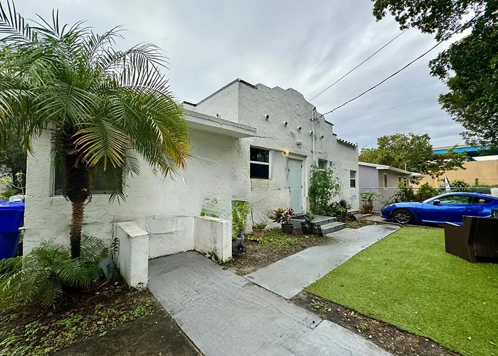 Private Rooms At Miami, Buena Vista With Parking